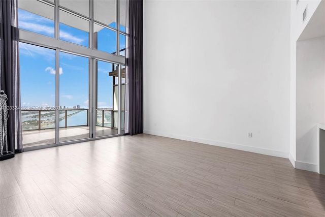 1100 Biscayne Blvd 5705, Miami, FL 33132