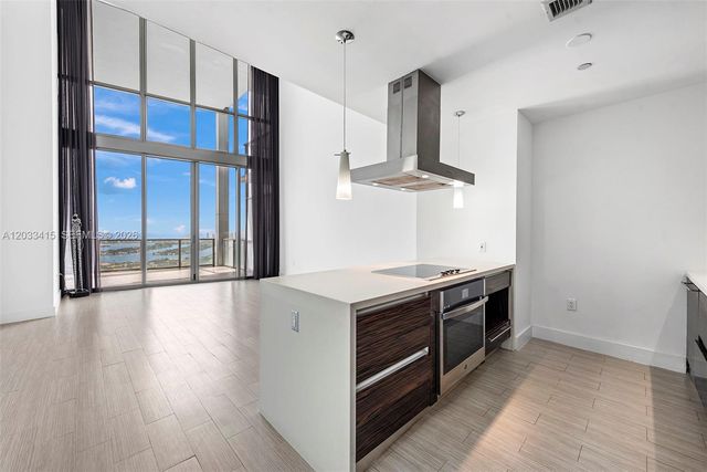 1100 Biscayne Blvd 5705, Miami, FL 33132