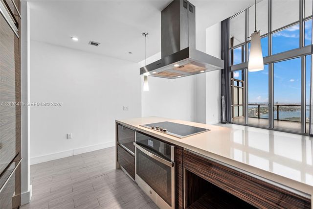 1100 Biscayne Blvd 5705, Miami, FL 33132