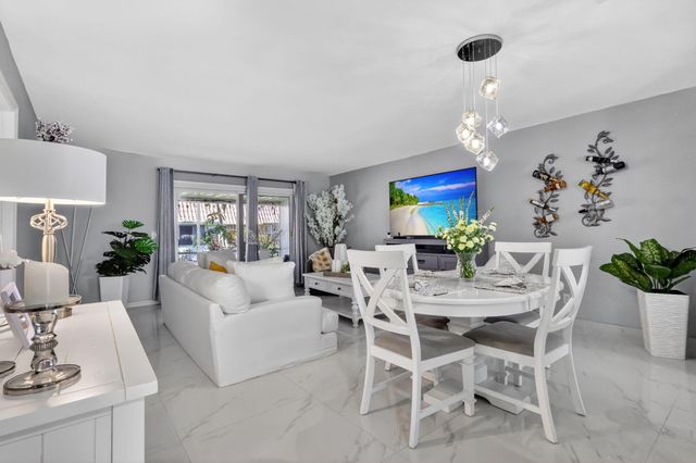 168 Amherst Lane, Lake Worth, FL 33467