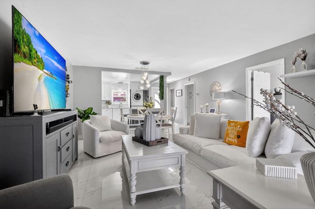 168 Amherst Lane, Lake Worth, FL 33467