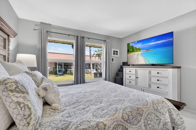 168 Amherst Lane, Lake Worth, FL 33467