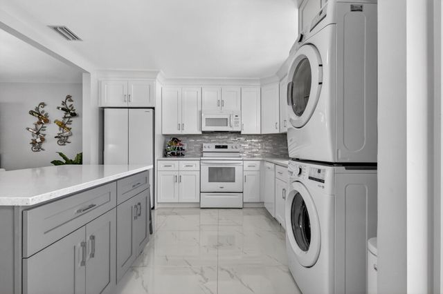 168 Amherst Lane, Lake Worth, FL 33467