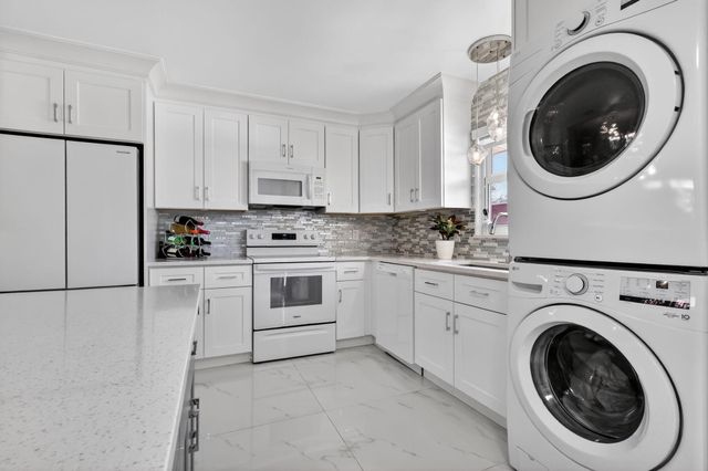 168 Amherst Lane, Lake Worth, FL 33467