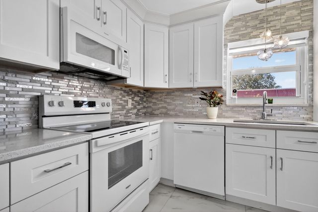 168 Amherst Lane, Lake Worth, FL 33467