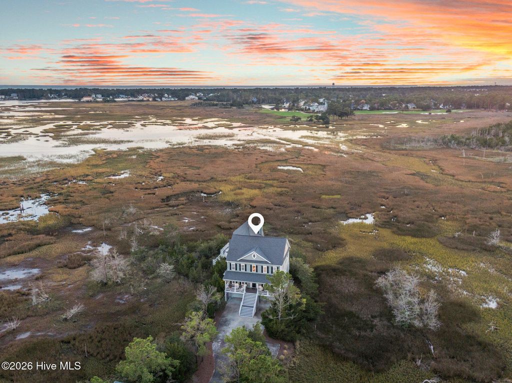 Image 4 of property listing at 4418 Polly Gully Court SE, Southport, NC 28461