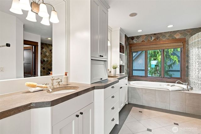 328 10th Avenue W, Kirkland, WA 98033