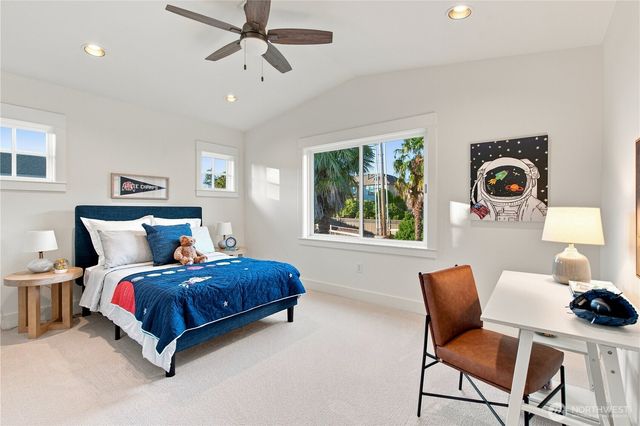 328 10th Avenue W, Kirkland, WA 98033