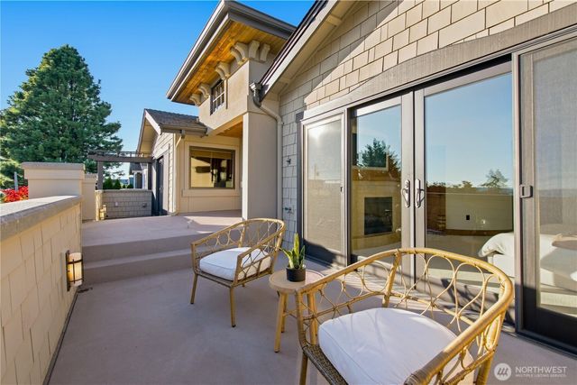 328 10th Avenue W, Kirkland, WA 98033