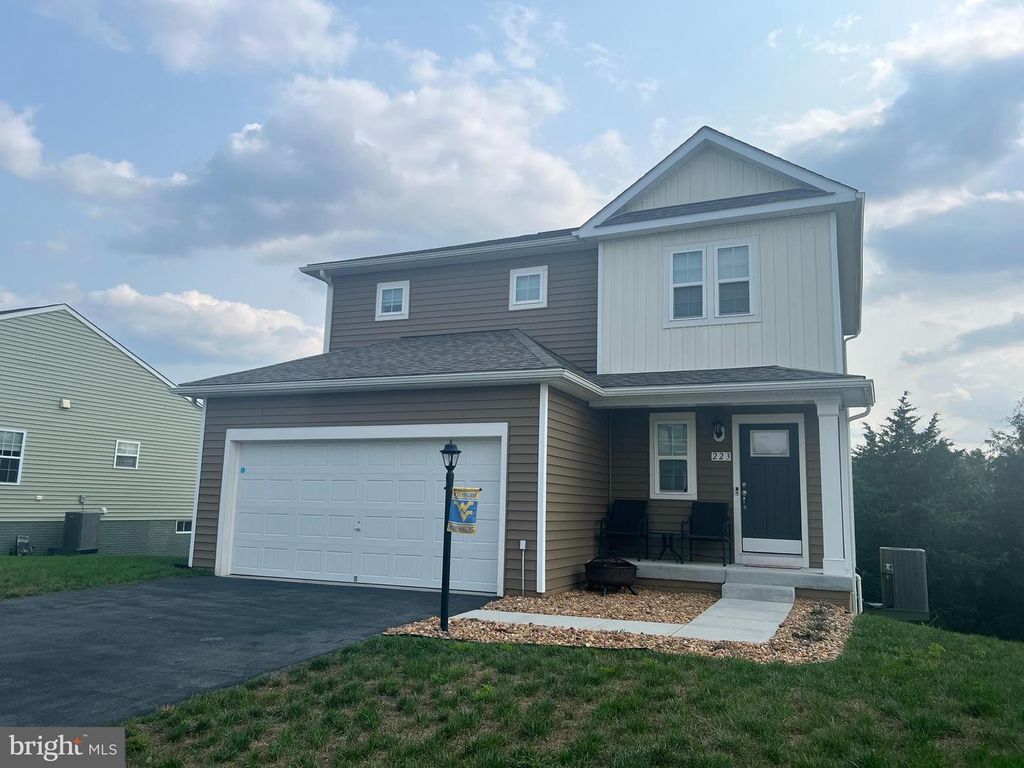 223 LUXOR CT, Bunker Hill, WV 25413