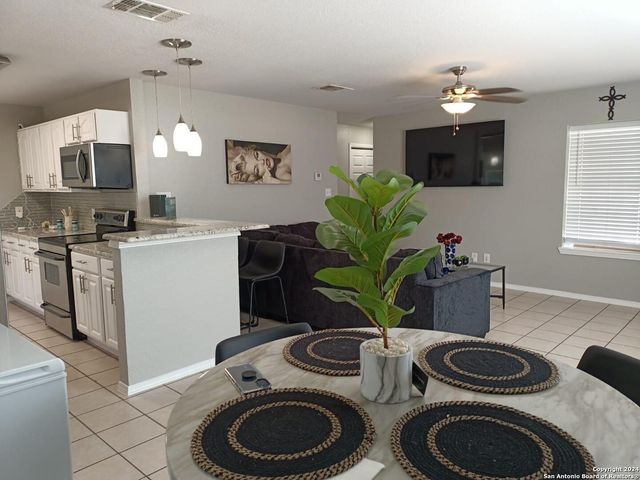 420 Canyon Edge, Canyon Lake, TX 78133