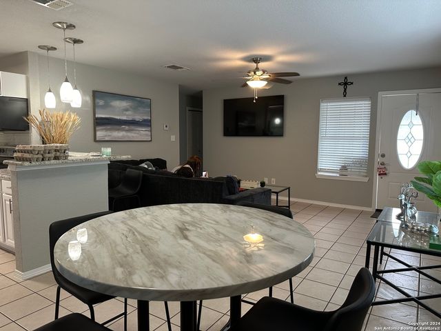 420 Canyon Edge, Canyon Lake, TX 78133