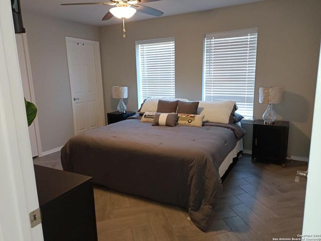 420 Canyon Edge, Canyon Lake, TX 78133