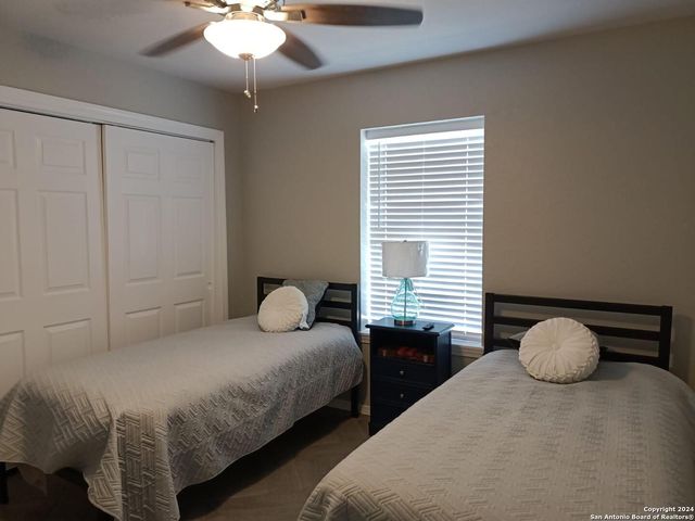 420 Canyon Edge, Canyon Lake, TX 78133