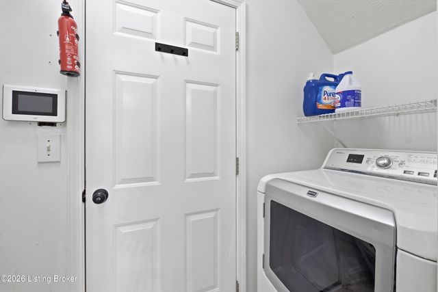 8302 Dravo Cir, Louisville, KY 40220