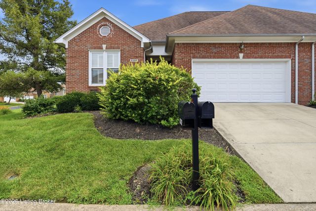 8302 Dravo Cir, Louisville, KY 40220