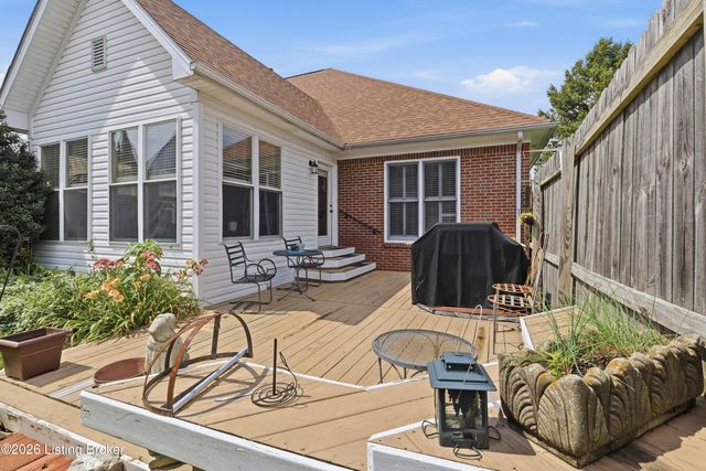 8302 Dravo Cir, Louisville, KY 40220