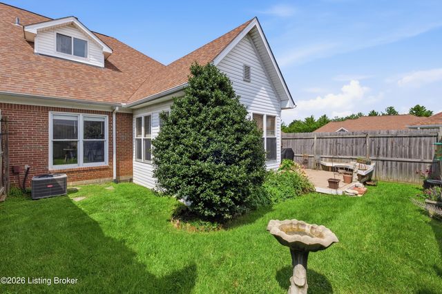 8302 Dravo Cir, Louisville, KY 40220