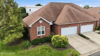 8302 Dravo Cir, Louisville, KY 40220