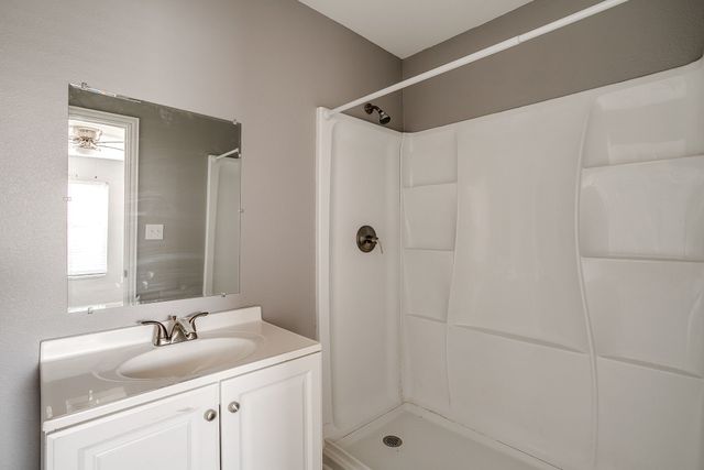 606 S Aquilla Street, Itasca, TX 76055