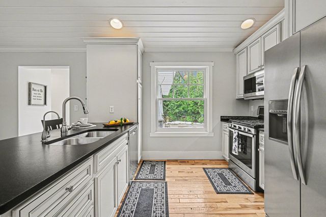 17145 9th Avenue N, Plymouth, MN 55447