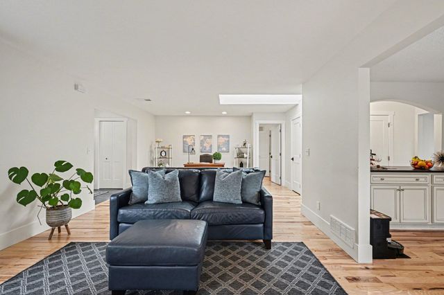 17145 9th Avenue N, Plymouth, MN 55447