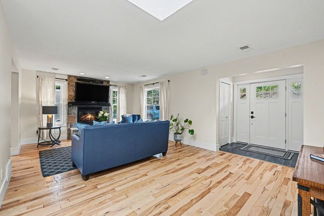 17145 9th Avenue N, Plymouth, MN 55447