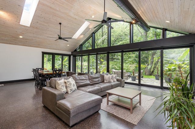 17145 9th Avenue N, Plymouth, MN 55447