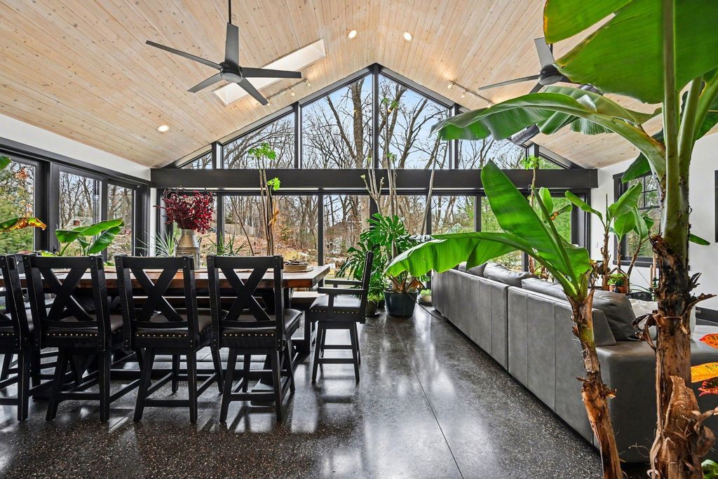 17145 9th Avenue N, Plymouth, MN 55447