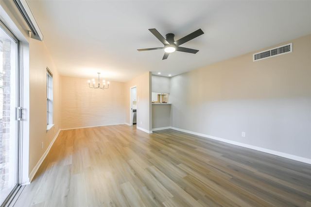 2824 Briarhurst Drive 24, Houston, TX 77057