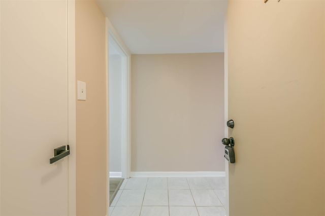 2824 Briarhurst Drive 24, Houston, TX 77057