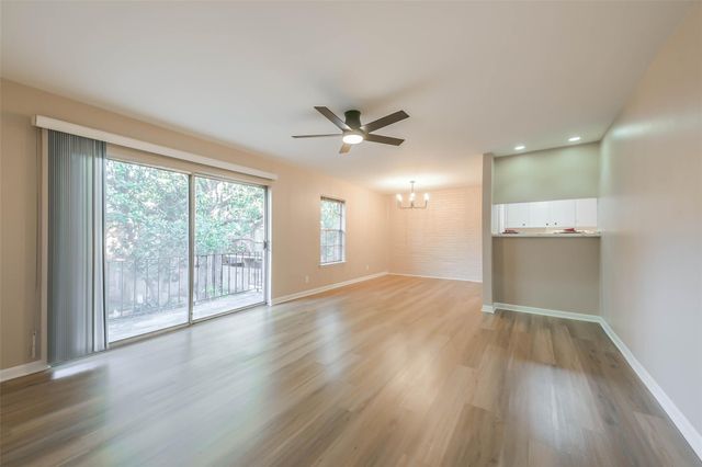 2824 Briarhurst Drive 24, Houston, TX 77057