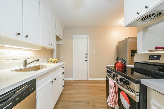 2824 Briarhurst Drive 24, Houston, TX 77057