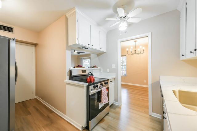 2824 Briarhurst Drive 24, Houston, TX 77057