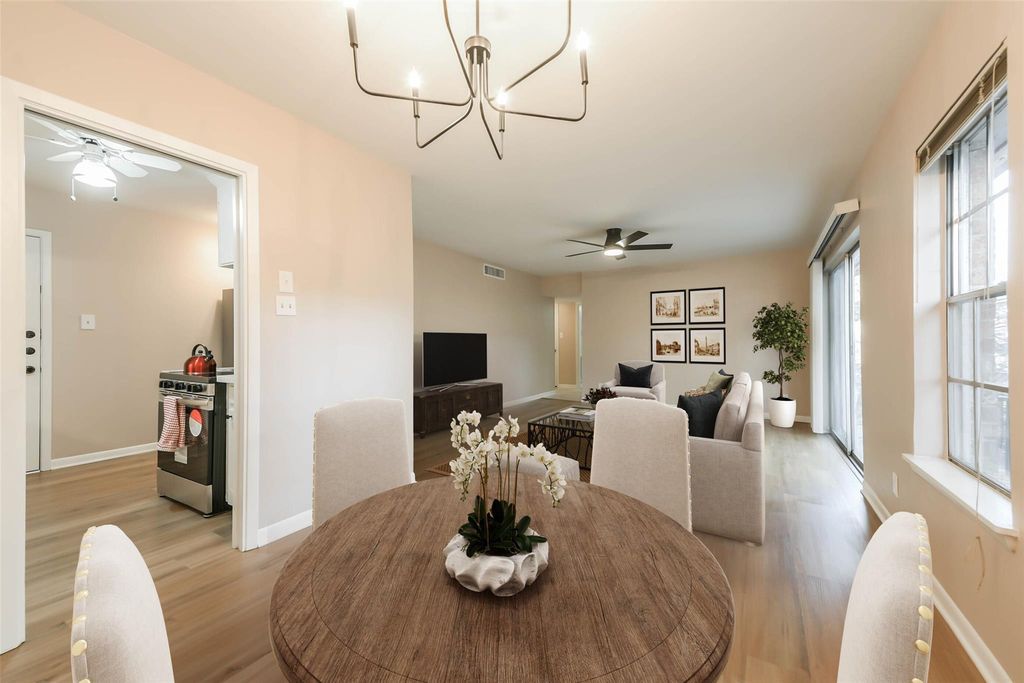 2824 Briarhurst Drive 24, Houston, TX 77057