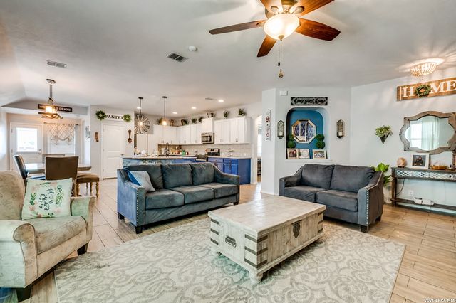 8838 Palmetto Falls, San Antonio, TX 78254