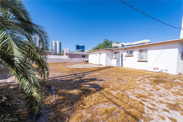 2101 Santa Paula Drive, Las Vegas, NV 89104