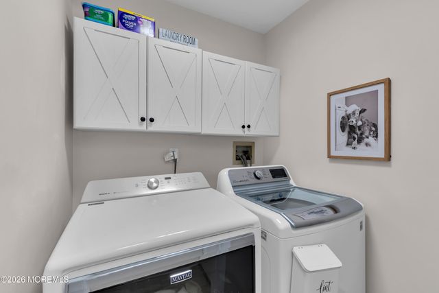 321 Oak Knoll Drive 32-1, Manalapan, NJ 07726