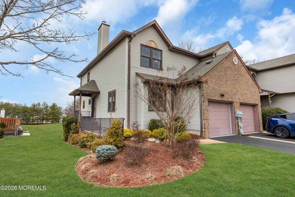 321 Oak Knoll Drive 32-1, Manalapan, NJ 07726