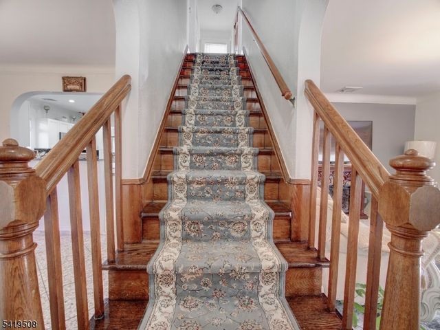 569 Monroe Pl, Ridgefield Boro, NJ 07657