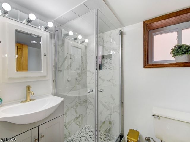 569 Monroe Pl, Ridgefield Boro, NJ 07657