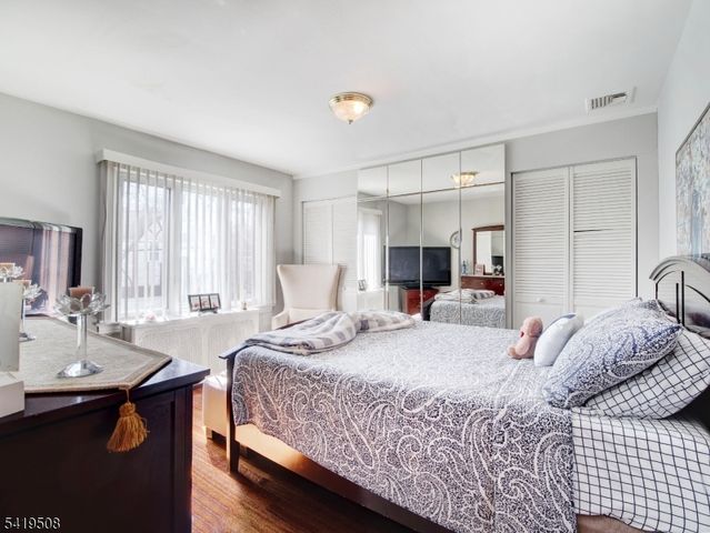 569 Monroe Pl, Ridgefield Boro, NJ 07657