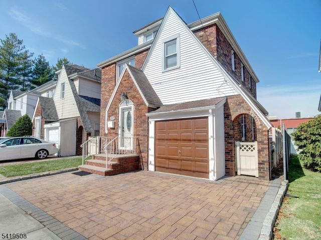 569 Monroe Pl, Ridgefield Boro, NJ 07657