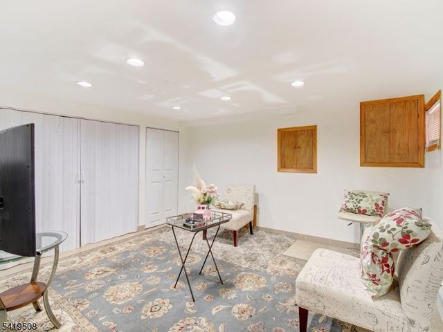 569 Monroe Pl, Ridgefield Boro, NJ 07657