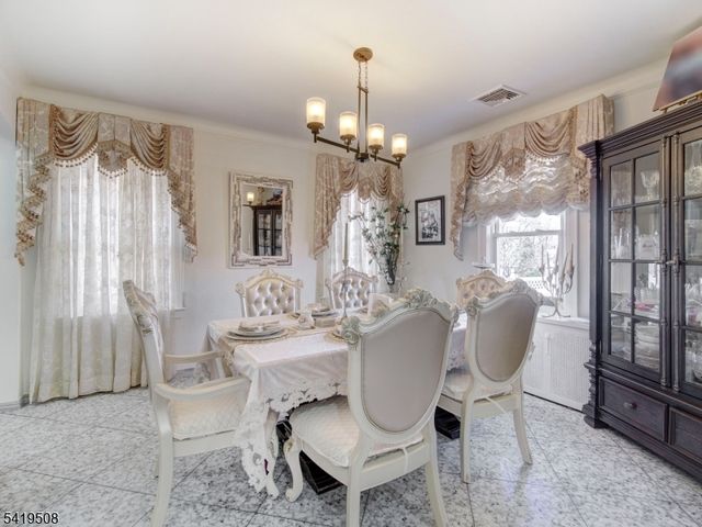 569 Monroe Pl, Ridgefield Boro, NJ 07657