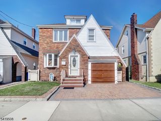 569 Monroe Pl, Ridgefield Boro, NJ 07657