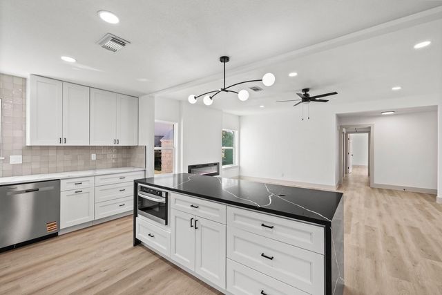 106 Burgundy Lane, League City, TX 77573