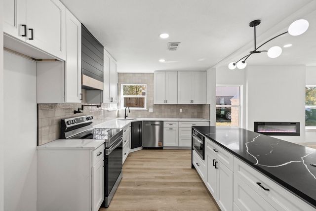 106 Burgundy Lane, League City, TX 77573