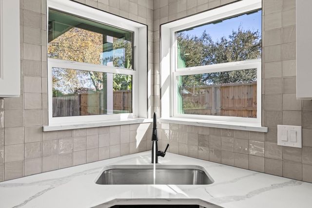 106 Burgundy Lane, League City, TX 77573