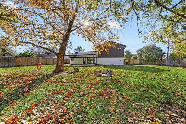 106 Burgundy Lane, League City, TX 77573